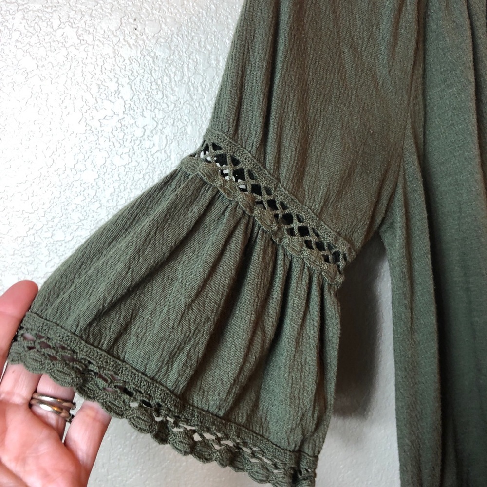 🛍 Old Navy Green Plum Blouse - Picture 3 of 6